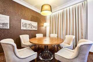 Отель Radisson Blu Hotel, Kyiv Podil City Centre Киев Люкс-3