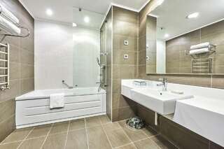 Отель Radisson Blu Hotel, Kyiv Podil City Centre Киев Полулюкс-2